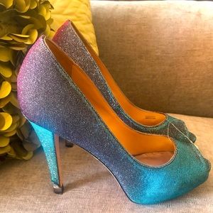Badgley Mishcka heels in good condition! Iridescent purple eye catching fabric!